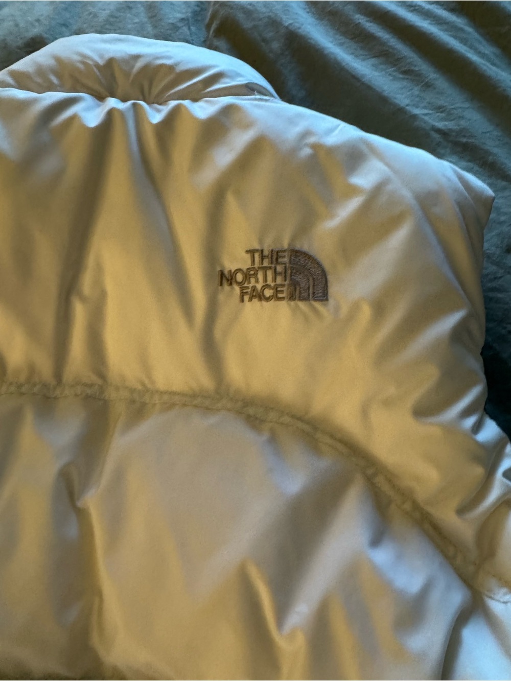 The North Face White 700 Down Puffer Vest ladies M. - Picture 6 of 7